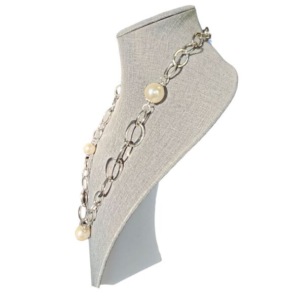 Pearlescent Silver-tone Link Gala Statement Necklace - Picture 4 of 11